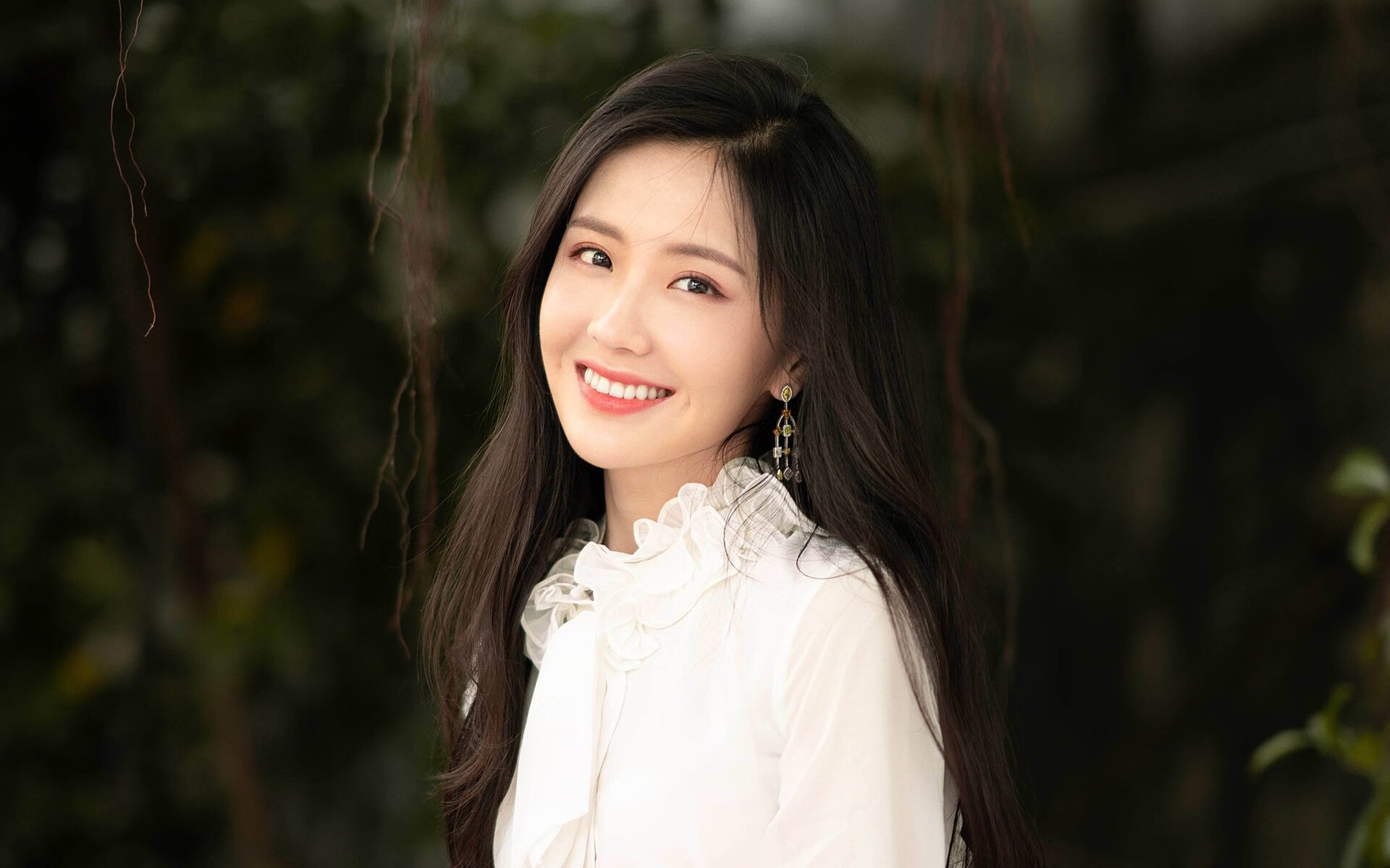 体育新闻中心记录中国运动员闪耀世界舞台，中国运动员精彩瞬间